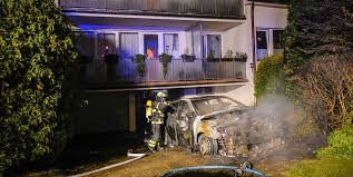 1,359 likes · 11 talking about this · 19 were here. Wohnhaus In Hamburg Auto Brennt Lichterloh Vor Garage Bewohner In Gefahr Mopo De