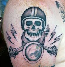 It is colorful and fierce, which represents a bold and striking style. Tribal Tattoos X Tattoo Biker Dessin