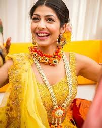 40 Stunning Floral Jewellery Designs For Every Bride To Be Flower Jewellery For Mehndi Floral Jewellery Flower Jewellery For Haldi