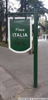 Plaza italia is one of the checkerboard squares planned by the argentinian government for the new city of mendoza after the earthquake of 1861. Cartel Plaza Italia Mendoza Fotos De Argentina Los Viajeros