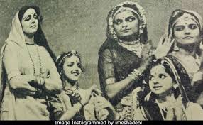 When Little Esha And Ahana Deol Danced With Mom Hema Malini See Throwback Pic @imeshadeol to buy my book #ammamia go to this link. ahana deol danced with mom hema malini