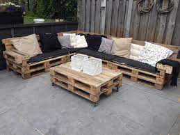 Lounge Set With Repurposed Euro Pallets 1001 Pallets Pallet Furniture Outdoor Pallet Lounge Wooden Pallet Furniture