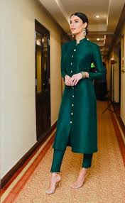 Kallistettu Samanlainen Mekko Ota Yhteytta Zuhafin House 919830139073 Ja Seuraa Meita In 2020 Kurti Designs Party Wear Indian Designer Outfits Pakistani Dress Design