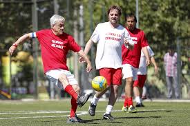 El árbitro cometió un error terrible. Sebastian Pinera Ex Presidente De Colo Colo Apuntes De Rabona