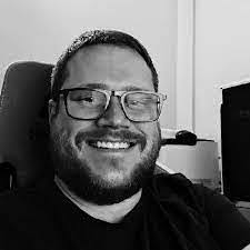 Aaron Greve's Instagram, Twitter & Facebook