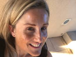 Getting ready for our live tonight @kitandkaboodlejane ! This is a gorgeous  coral dress, dipped-back hem, slight tie-die feel to the subtle print, deep  v neck and frankly the floaty dress of