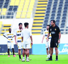 فابيو كاريلي يطالب إدارة الاتحاد بالتعاقد مع البرازيلي جوستافو سكاربا العام الماضي كان الأفضل لسكاربا بمشاركته في 47 مباراة سجل خلالها 13 هدفًا وصنع 7 وكان هدّافًا للفريق في هذا الموسم إلى جانب دودو. ÙƒØ§Ø±ÙŠÙ„ÙŠ Ø£Ù‡Ù…ÙŠØ© ÙˆØ´Ù‡Ø±Ø© Ø§Ù„Ø§ØªØ­Ø§Ø¯ ÙÙŠ Ø§Ù„Ø¨Ø±Ø§Ø²ÙŠÙ„ Ù‚Ø§Ø¯ØªØ§Ù†ÙŠ Ù„ØªØ¯Ø±ÙŠØ¨Ù‡ ØµØ­ÙŠÙØ© Ù…ÙƒØ©