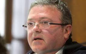 Lloret dice que su rival a la presidencia del PP de la Vila le ha  "traicionado"