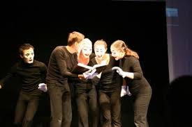 Sejarah perkembangan teater di indonesia di mulai dari perkembangan teater tradisional hingga teater modern seperti saat ini. Sejarah Perkembangan Teater Dunia Kumparan Com