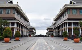 Assalamualaikum….saya baru menetap di medamit srawak.perjalanan ke brunei mngambil masa lbih kurang 1jam…saya berpindah ke sini disebabkan isteri saya baru ditempatkan pekerjaan sebagai guru di salah sebuah sekolah di daerah ini…saya begitu berminat untuk bekerja dibrunei memandangkan buat masa ini saya tidak bekerja…kepada mana2 syarikat yang memerlukan perkerja. Genap Setahun Brunei Bebas Covid 19 Kes Tempatan Terakhir 6 Mei 2020 Sabah Post