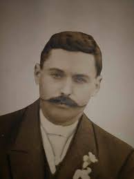 Bjr, un lieu... mais lequel ? Photo famille Couchot entre 1907 et 1910.  Déjà publiées mais le lieu reste introuvable... aidez-moi SVP 🙏