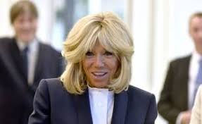Zapoï !toute l'actualité du groland sur :facebook. Ca Se Mangera Froid Quand Brigitte Macron Menace L Auteur Des Rumeurs Sur L Homosexualite De Son Mari