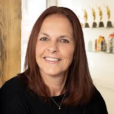 Theresa Farrell's Instagram, Twitter & Facebook