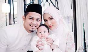 Terbaru, satu video telah dimuatnaik di laman instagram si cilik ini yang menunjukkan gelagatnya sebelum tidur. Sekitar Majlis Aqiah Anak Sulung Hanis Zalikha Dan Hairul Azreen 7 Gambar Site Title