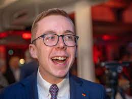 We would like to show you a description here but the site won't allow us. Philipp Amthor Vergleicht Sich Mit Boris Johnson Und Uberrascht Mit Afd Aussage Politik