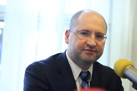 Niemniej jednak w pis patrza na niego podejrzliwie. Adam Bielan Jaroslaw Gowin Przestal Juz Ukrywac Ze Chcialby Aby Porozumienie Stalo Sie Przybudowka Psl U Wnet Fm