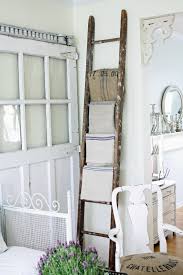 Exemple d'échelle bois déco pour votre chambre à coucher graphique avec des accents. Echelle Bois Deco Idees Comment L Integrer Dans Votre Maison