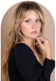 Kay Hight's Instagram, Twitter & Facebook