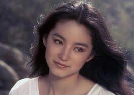 Hey yall going thru all my Kara Hui movies and what woman do you think  skills are better? Not is she one of the prettiest I believe her screen  skill is insane.