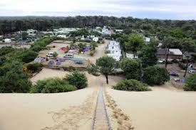 Lentement Mais Inexorablement La Dune Du Pyla Grignote Campings Et Foret Le Point