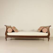 Un canapé convertible est un vrai canapé avec des accoudoirs, des coussins d'assise, des coussins de dos et une caisse. Lit Bateau Noyer Fabrique En Italie Moitie 800 Chaises Fauteuils Canapes Antique Dimanoinmano It