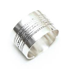 Nos bijoux en argent se déclinent en une pluralité de modèles : Plat Preface Recueillir Gravure Bague Argent Capbretontriathlon Com