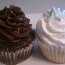 Shop gluten free gift baskets, cookies, birthday cakes, cupcakes and desserts. Gluten Free Foodie Cake Crumbs Bakery 303 Magazine