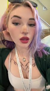 Alissa Potts's Instagram, Twitter & Facebook