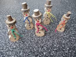 Schneemanner Aus Birkenscheiben Basteln Basteln Mit Holz Basteln Mit Kindern