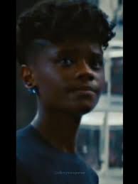 Hot-fitting a socketed spear head to the pole. #blacksmith #spear #for...