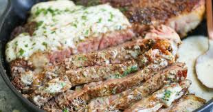 Remove from grill and coat with the garlic paste, then press parmesan cheese into the garlic paste. Steak With Garlic Parmesan Cream Sauce Damn Delicious