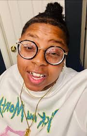 I'm shooting my shot, i dont normally post in groups.....but i really wanna  make a new friend if possible. I'm going to the evansville indiana show by  myself... was wondering if anyone