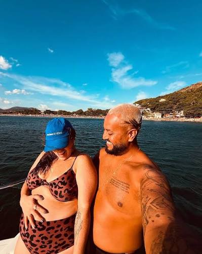 Tati Machado e o amado, Bruno Monteiro (@fotobm), curtiram passeio de barco. O casal espera o primeiro filho, Rael. 📷: @tati