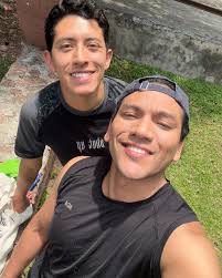 La manera en que miras el mundo define tu realidad 🌍🌈 #instagood #love