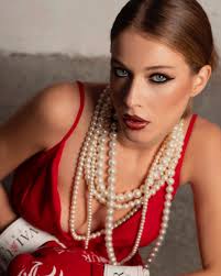 Un progetto di Bruno Iovine nel Corso ILAS® di Graphic Design Area: Graphic  Design Categorie: Identità visiva Corso: Grafica Pubblicitaria e Editoriale  Guarda il lavoro completo o altri progetti sul Portfolio Ilas.