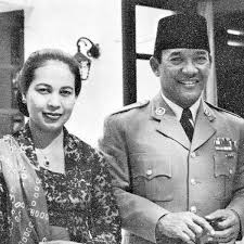 Kami akan menghapus komentar yang bertentangan dengan panduan komunitas dan uu ite. Hartini First Lady Yang Tak Diakui Historia