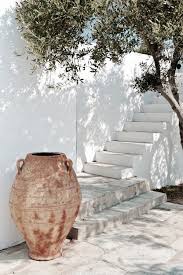 Potiche Gartenhaus Mediterran In 2020 Outdoor Dekorationen Gartenecke Mediterraner Garten