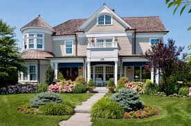 Don't judge a book by its cover. 75 Beautiful Victorian Front Yard Landscaping Pictures Ideas July 2021 Houzz