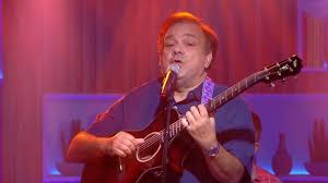 Didier bourdon sait exactement ce qu'il veut pour l'avenir de ses enfants. Didier Bourdon Fait Son Retour En Chanson Avec Un Live Qui Emeut La Toile Video Music Covers Creations