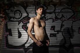 Luces y sombras de la prostitución masculina: Tengo Asperger y eso me  ayuda a anular las emociones y a pensar en la pasta, porque gano en un día  lo que tú en un mes | Madrid