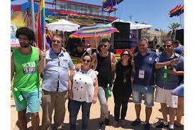 תוצאת תמונה עבור תמונת הנפת דגל ענק באצטדיון