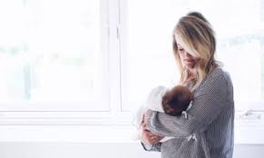 The research tells us that exclusively breastfed babies take in an average of 25 oz (750 ml) per day between the ages of 1 month and 6 months. How Much Breastmilk For Newborn Overfeeding And Choking While Breastfeeding Happiest Baby