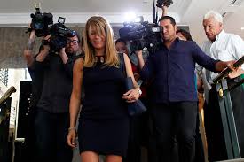 Dos mociones contemplan los tres casos que ha señalado la presidenta el primero es un proyecto de los senadores isabel allende, fulvio rossi, ricardo lagos weber y del ex senador josé antonio gómez y el segundo es de los diputados juan luis castro, aldo cornejo, hugo gutiérrez, alberto robles y gabriel silber, entre otros. Ximena Rincon La Encrucijada De Bachelet En La Moneda