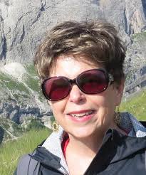 Walking in Italy's Val Gardena: 20 Easier Walks in the Dolomites near  Ortisei, Selva, and Santa Cristina: Barton, Laurel L., Barton, Richard G.:  9781541310339: Amazon.com: Books