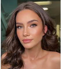 Needing someone to do bride +6 bridesmaids hair for my wedding in London,KY 