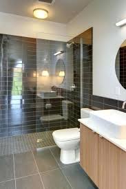 Designed in tiling or mosaic, it also has a tray placed flush with the ground, completely integrated into the floor and almost invisible, ensuring that impression of visual continuity so. 31 Luxury Walk In Shower Ideas