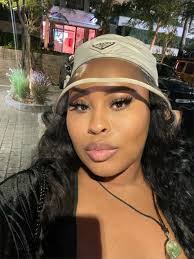 Kimberly Karas's Instagram, Twitter & Facebook