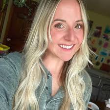 This table design came to me in a dream over a year ago. I grew all of  these flowers in my garden. 4320ml of resin later and my dream is reality  😍 #