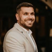 200+ "Bob Kiss" profiles