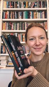 Sarah Hildreth's Instagram, Twitter & Facebook